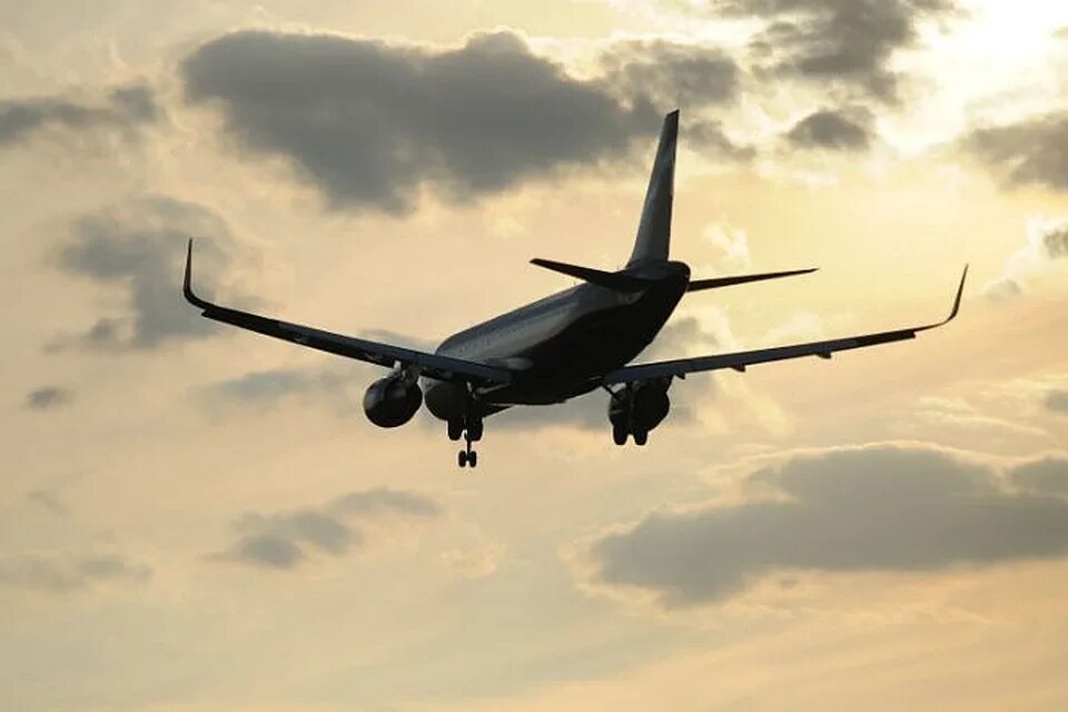 Авиакомпания россия. Боинг 474 400 россия x plane 11. Быстрое снижение самолета. Взлетная скорость ил 76. Самолет снижается.