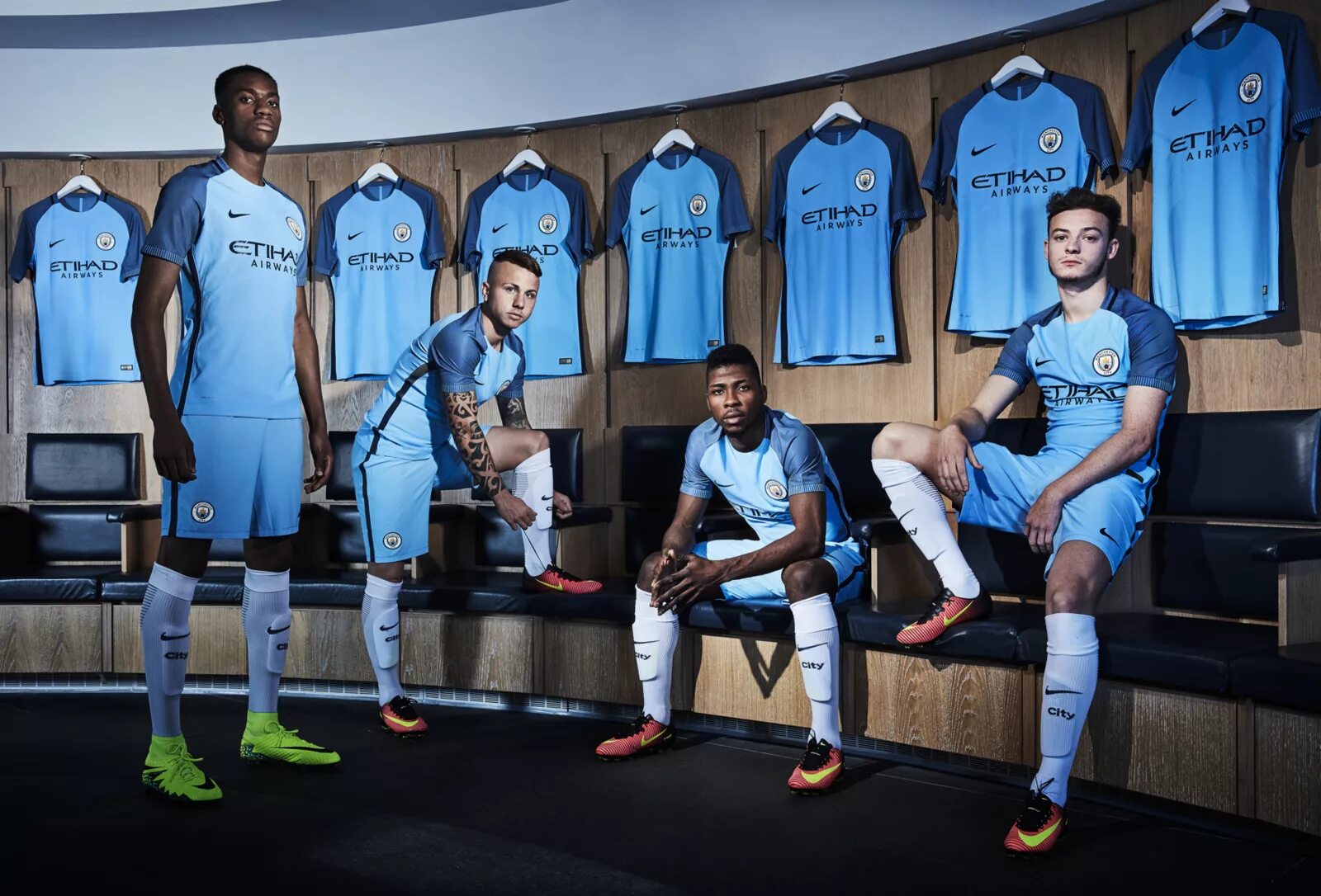 Man формы. Nike manchester city 2017. форма фк ман сити. футбольный клуб манчестер сити форма. форма ман сити 16 17.