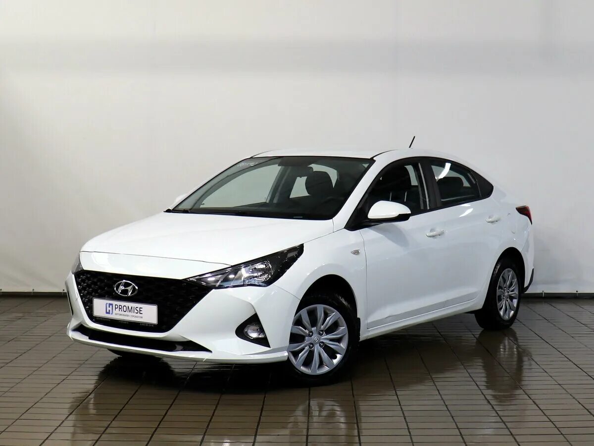 тонированный солярис 2013 серебристый. Hyundai solaris 2013 1. Hyundai solaris 2018. девушки на солярисе. белый хендай солярис свадебная.