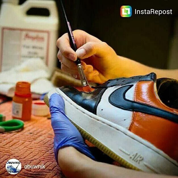 покрасить белые кеды. красим кроссовки. покрасил кроссовки краской. покраска кроссовок найк. перекраска кроссовок.