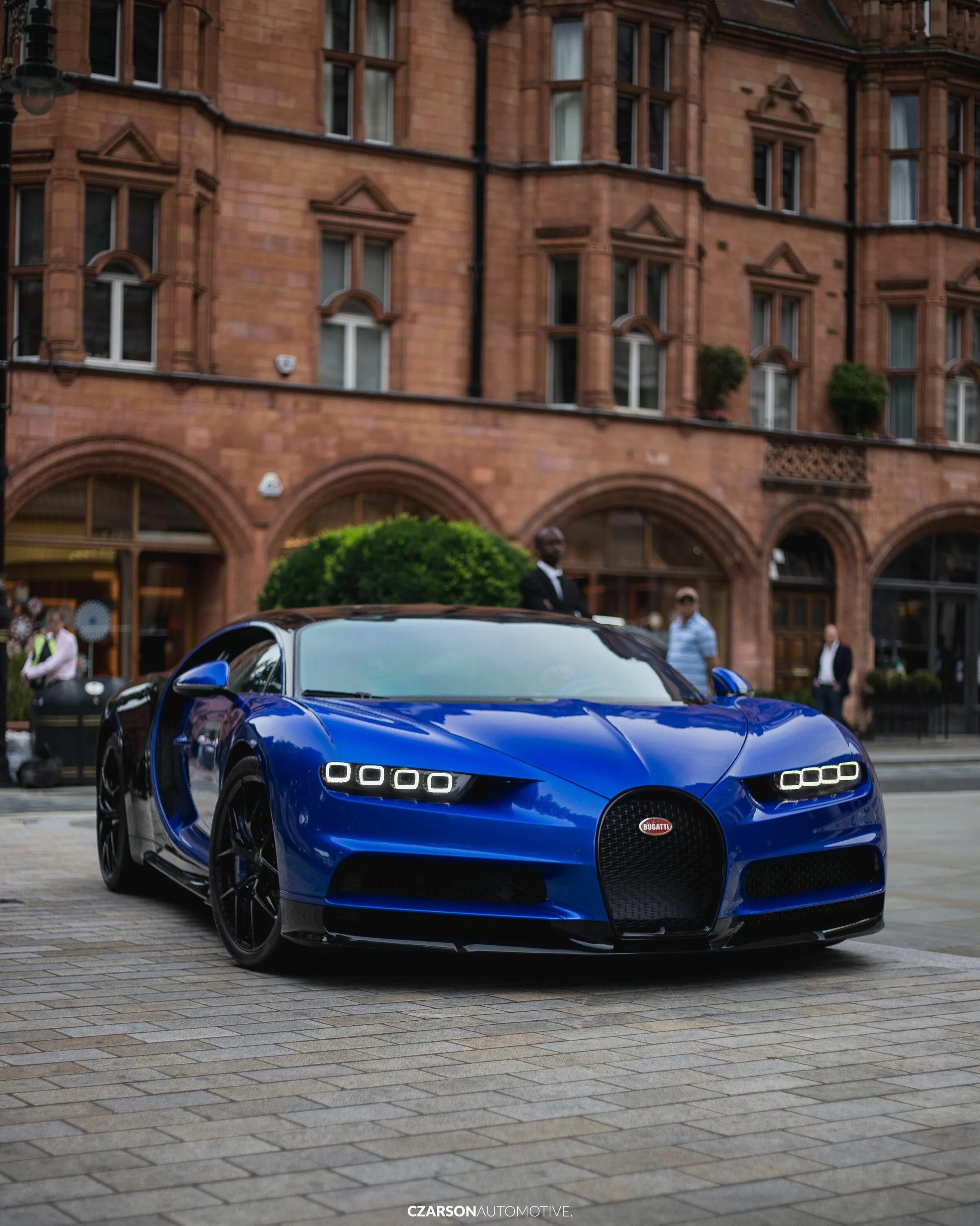 Машина bugatti chiron. Бугатти ЧИРОН. Бугатти Шерон. Bugatti Chiron Sport. Машина Бугатти Шерон.