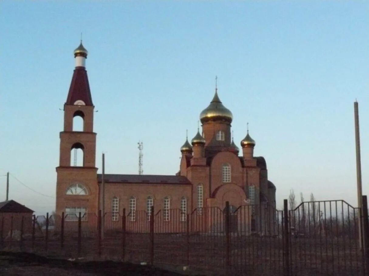 Ставропольский край шпаковский р н г михайловск. Храм Архангела Михаила Михайловск Ставропольский край. Церкви Михайловск Ставропольский край. Г. Михайловск . Храм Архангела Михаила.