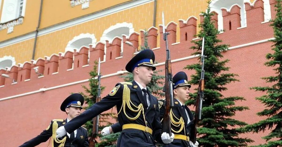 Первый пост в группе. Рота почётного караула в Москве. Караул у мавзолея 1993. Почетный караул Кремль. Кремлевский Почетный караул 1972.