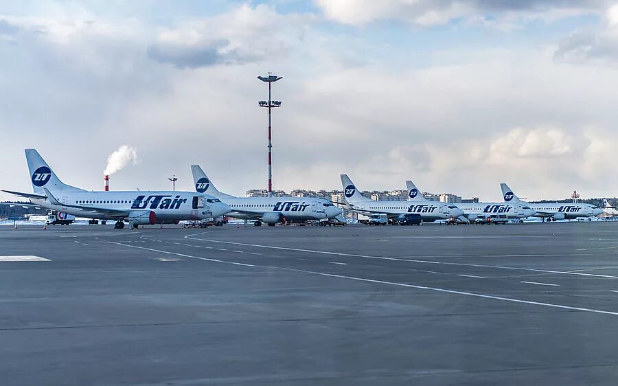 Https utair ru. Самолет ЮТЭЙР. Аэропорт Внуково самолет ЮТЭЙР. Аэродромы ЮТЭЙР. Авиакомпания ЮТЭЙР фото.