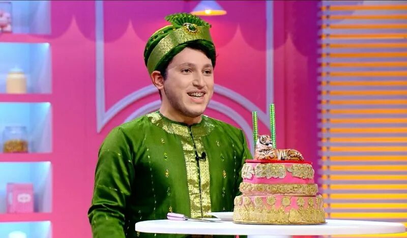 Шоу кондитер. Пятница телеканал кондитер дети. 03. Мастер кондитер пятница 19. Шоу кондитер ведущий на шоу.