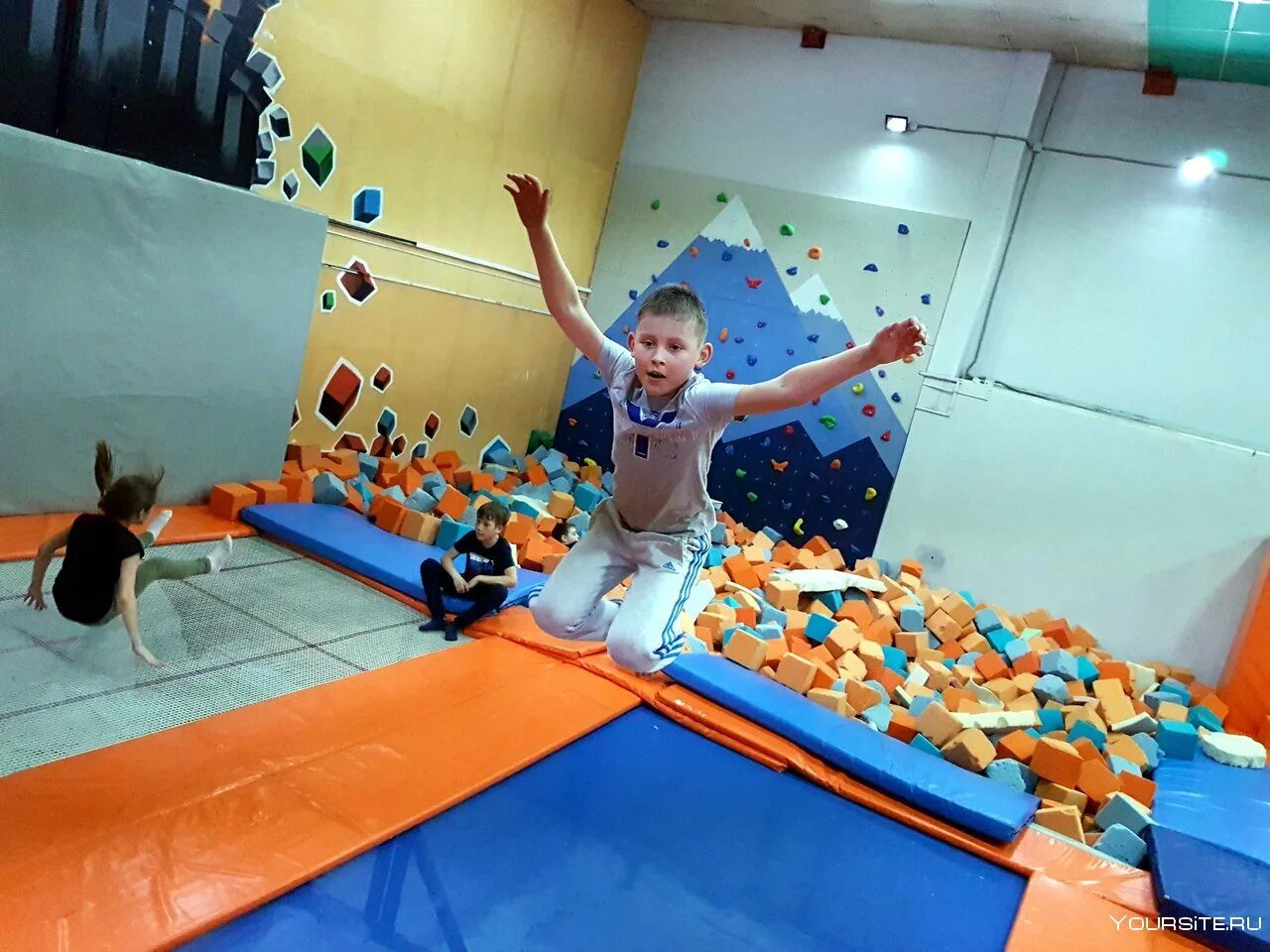 Батутный центр минусинск апельсин. Батутный центр притяжение минусинск. Батутный центр минусинск апельсин. Батутный центр абакан пушкина. Батутный центр центр пушка абакана.