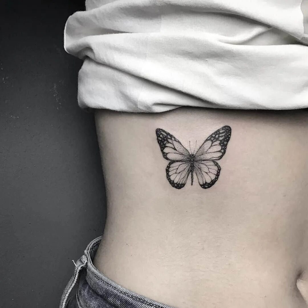 Тату бабочка. Татуировка бабочка на пояснице. Что обозначает бабочка у девушки. Тату бабочки маленькие. Татуировка бабочка на шее.
