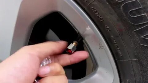 Откручивают колпачки