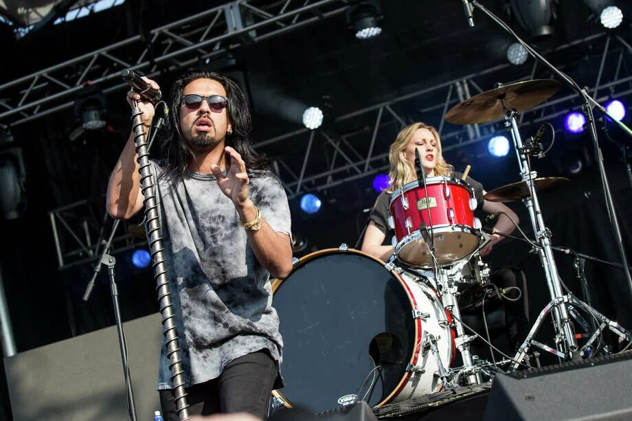 Pop evil. Pop evil группа. survivor pop evil. pop evil фото. pop evil waking lions.