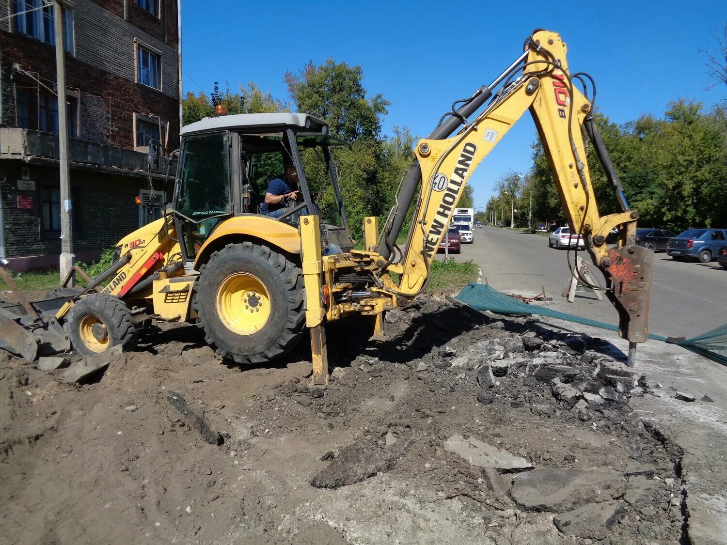 Экскаватор погрузчик 2024. Экскаватор-погрузчик New Holland b110b. New Holland b110b с гидромолотом. JCB 3cx с гидромолотом. Экскаватор погрузчик JCB 3cx с гидромолотом.