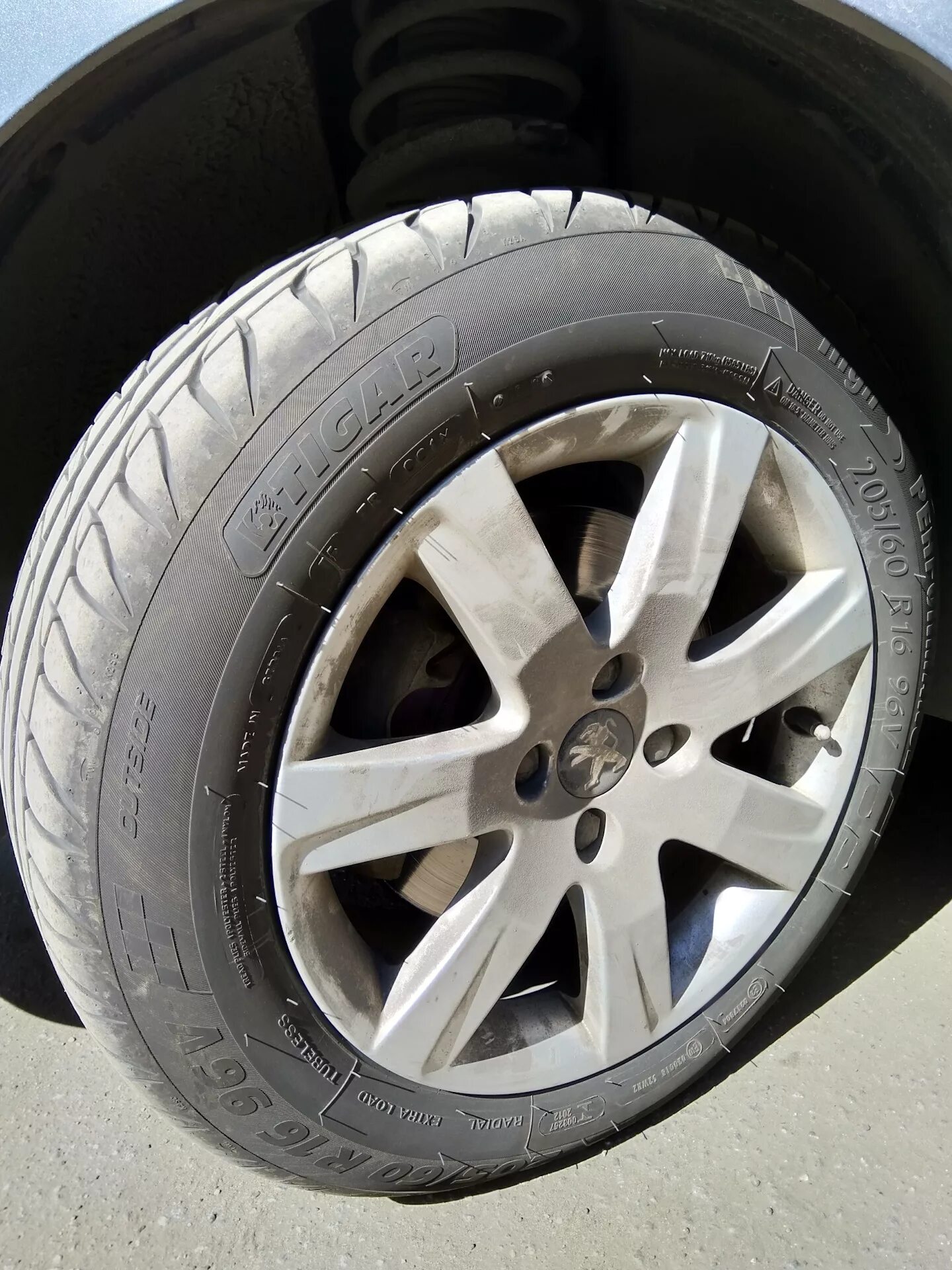 225/55 R16 Пежо 408. 215/60 R16 колеса на Пежо-408. 225 55 R16 Peugeot. Колеса Пежо 408 225 55 r16. Купить резину на пежо