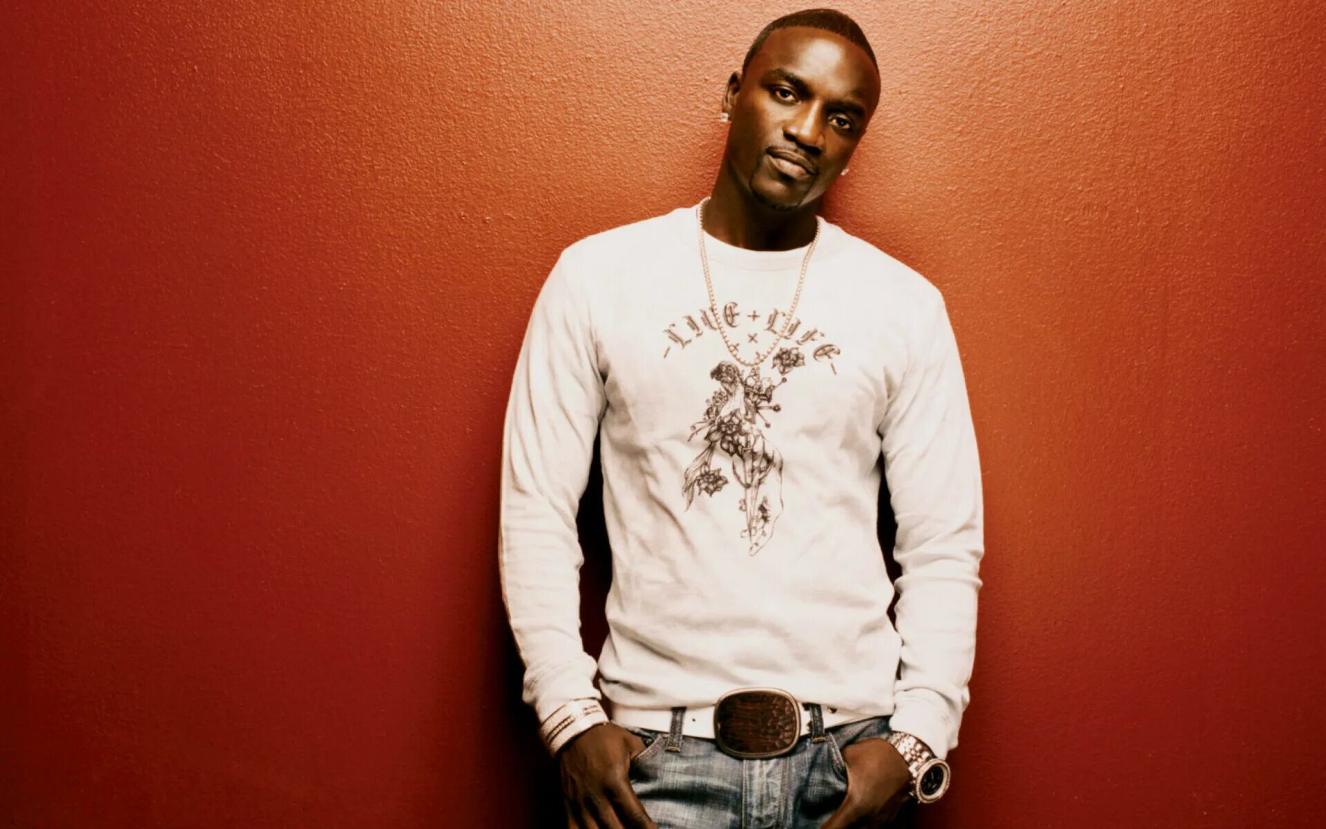 Akon молодой. Akon lonely. Акон песни. Akon плакат. Akon eminem.