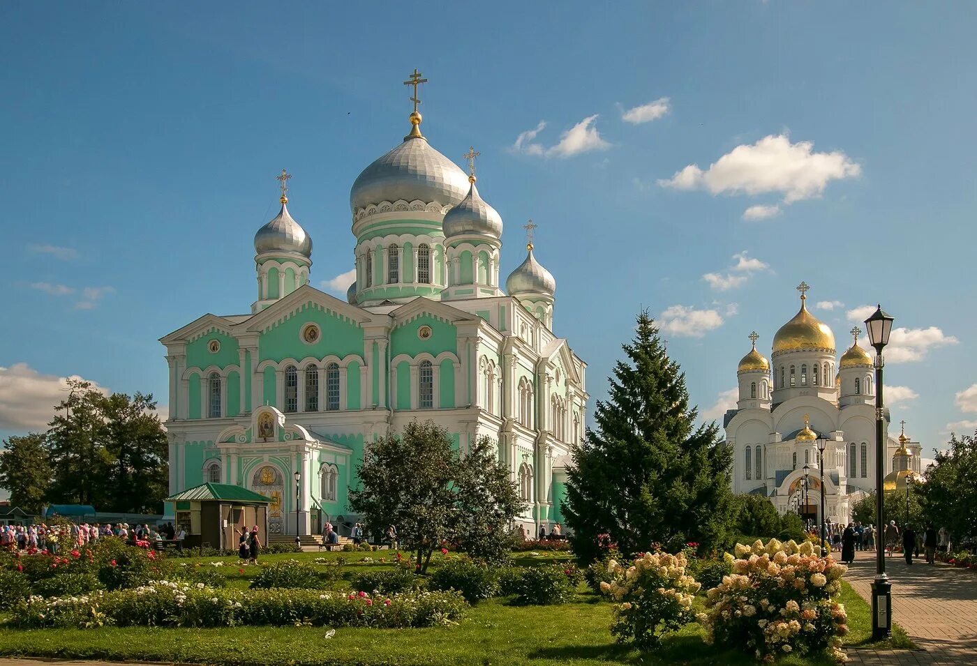 Святое дивеево где находится. Свято-троицкий серафимо-дивеевский женский монастырь. свято троицкий собор дивеево. дивеевский монастырь дивеево. дивеево монастырь серафима саровского.