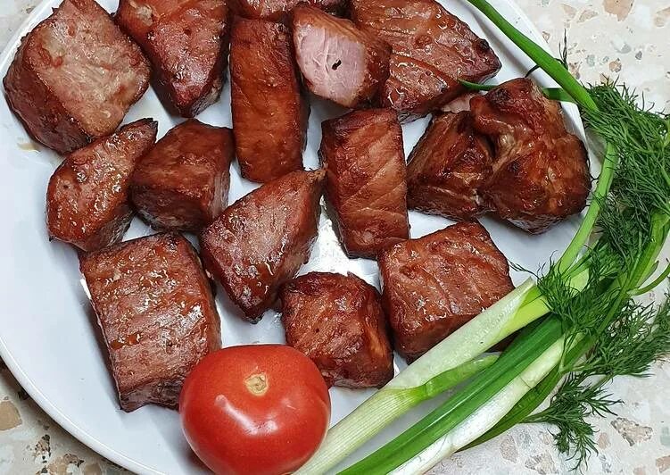 Шашлык из тунца. Тунец шашлык. тунец на мангале. шашлычок из тунца.