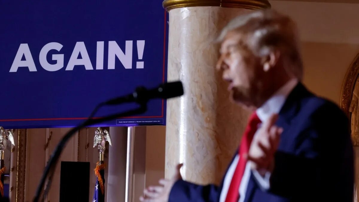 Охрана трампа фото. Трамп выходит. Трамп орел. Видео нападения на трампа. Трамп.