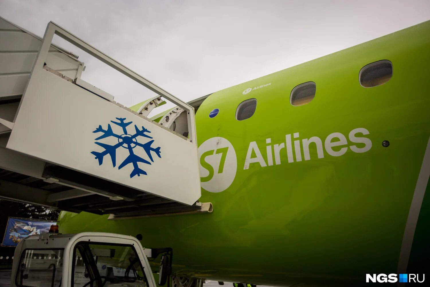 аэропорт буревестник итуруп. S 7 южно сахалинск новосибирск. город южно-сахалинск аэропорт. самолет hz2126 южно сахалинск. S7 южно-сахалинск новосибирск самолет.