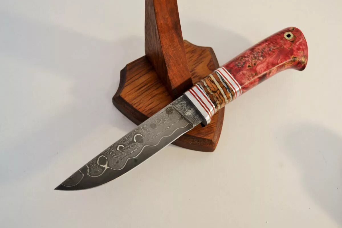 Ламинированная сталь. Нож ласка Дамаск. Красивые рукоятки для ножей. Нож для ламината. Красивая рукоять для ножа.