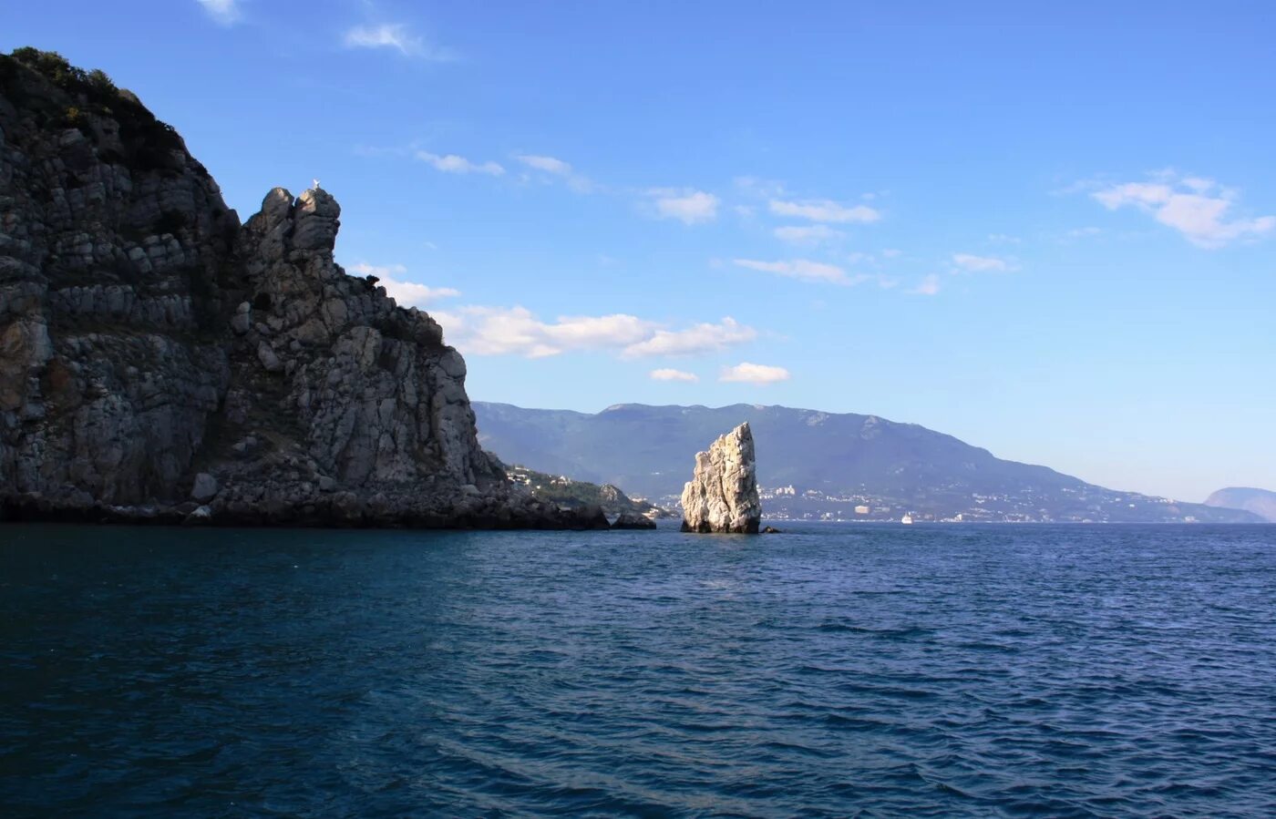 Ялта парус. Скала Парус Ялта. Гора Парус в Крыму. Скала малый Парус Крым. Скала Парус Гаспра.
