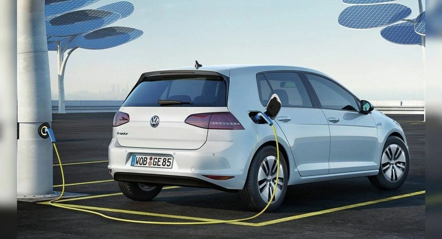 Электро фольксваген. Volkswagen Golf электромобиль. Volkswagen e-Golf. Электро гольф e Golf. Фольксваген гольф электро 2022.