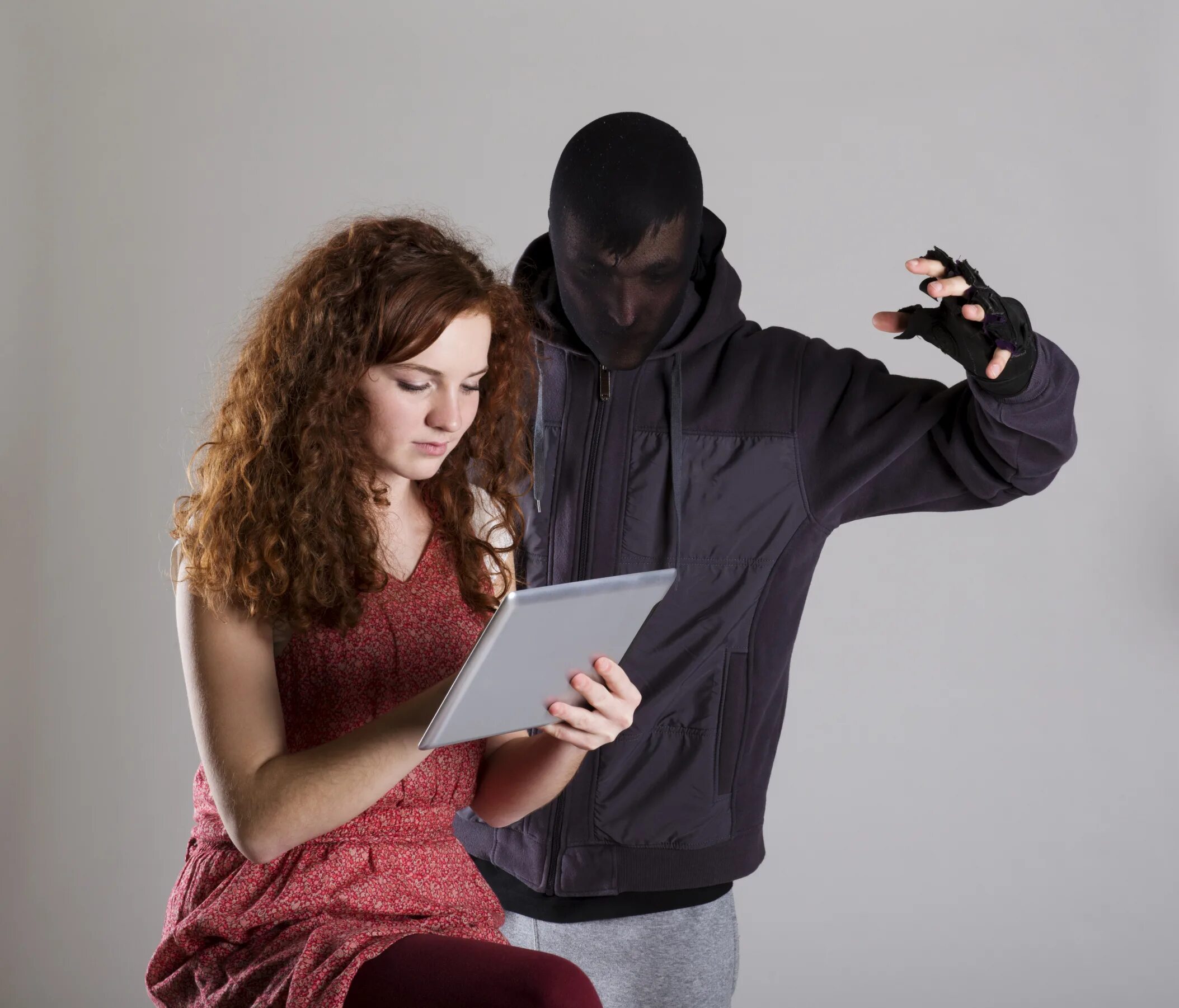 Why the internet is dangerous. Социальные опасности фото. угроза стоковое фото. незнакомцы в интернете картинки. dangers of the internet.