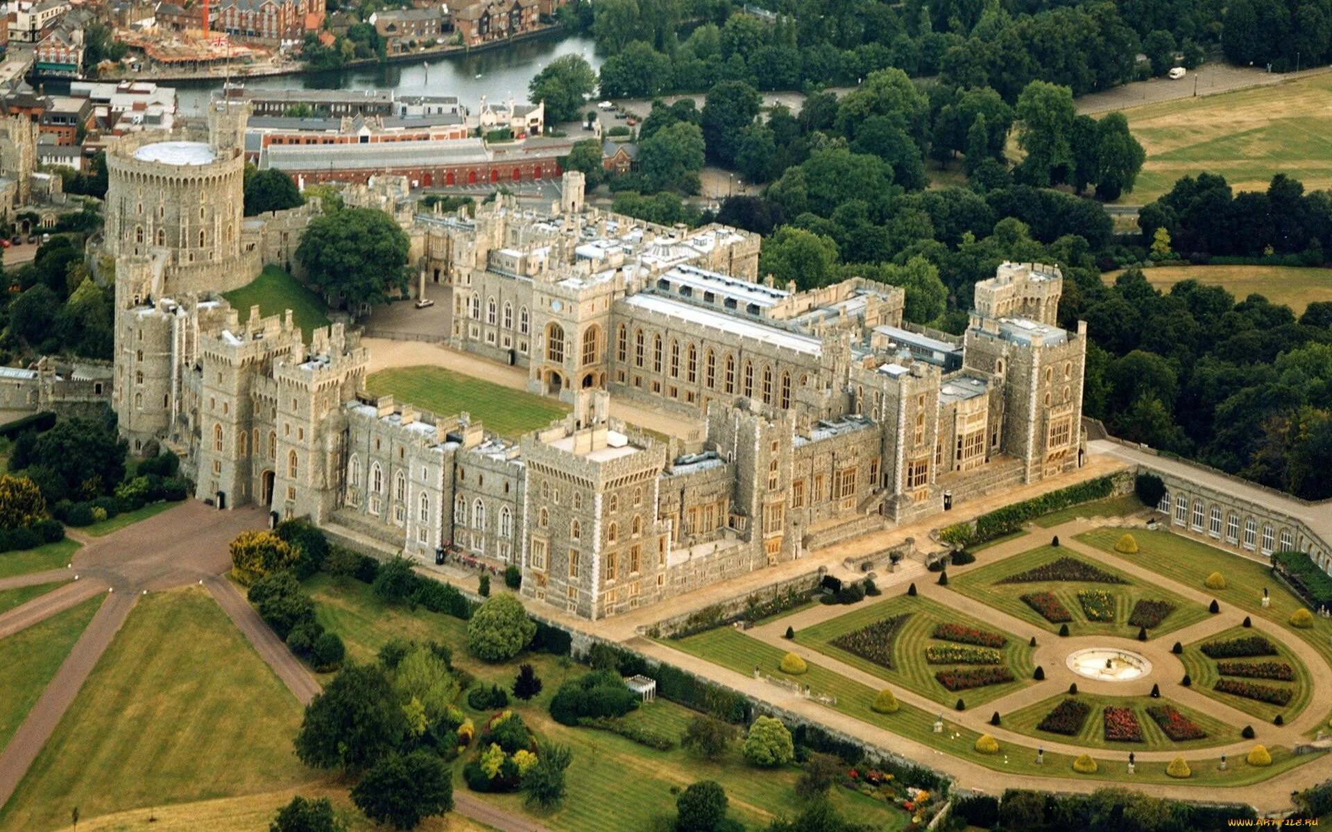 Виндзорский замок Великобритания Англия. Windsor Castle (замок в Виндзоре). Виндзорский замок, Беркшир, Англия. Виндмооскиц дворец. Самая крупная крепость из сохранившихся и действующих