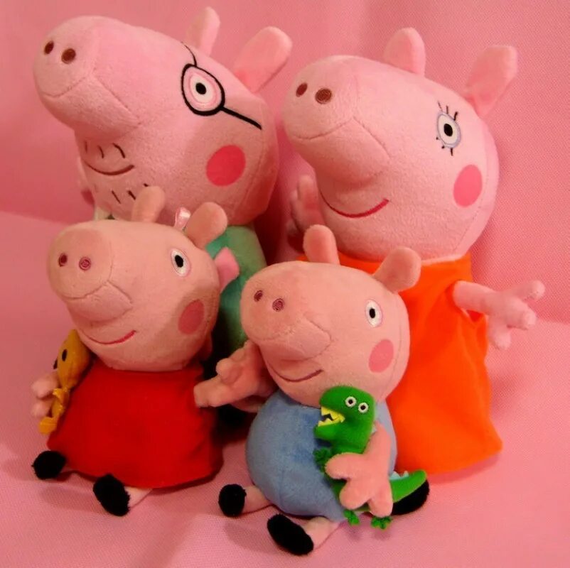 Игрушки пепы. Игрушка Свинка Пеппа Piggy. Семья свинки Пеппы. Фэмили игрушки свинки Пеппы. Семья свинки Пеппа мягкие игрушки.