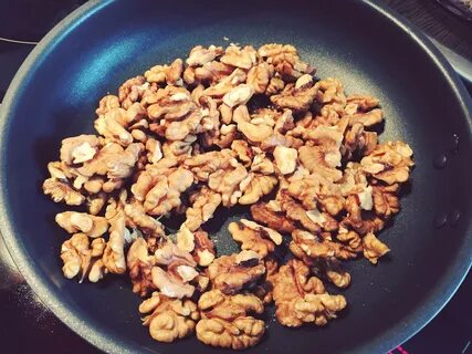 Грецкие орехи с чесноком и зеленью