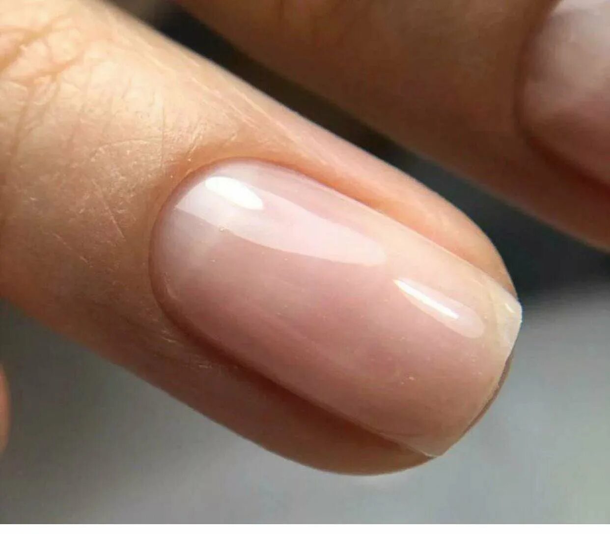 Тонкое покрытие ногтей