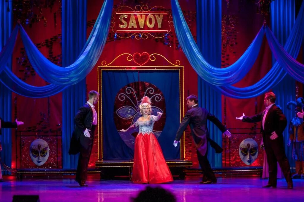 Бал в театре. Бал маскарад улан-удэ. Большой театр маскарад опера. Бал-маскарад опера большой театр. Дж.