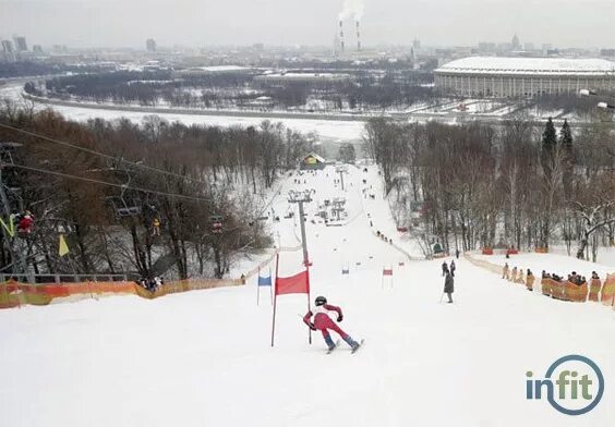 Воробьевы горы горнолыжный склон. Горнолыжка воробьевы горы. Воробьевы горы склоны. Горнолыжный спуск новопеределкино. Склон воробьевы горы.
