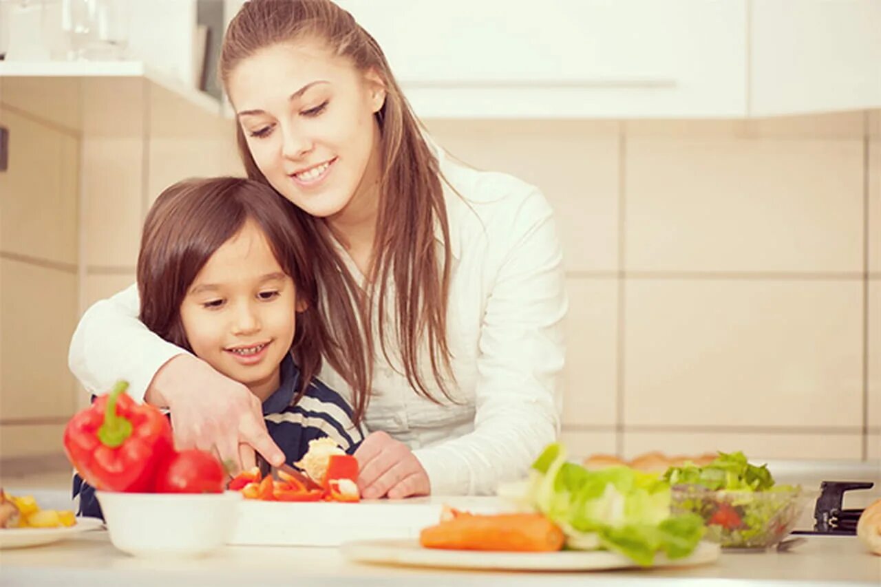 Слушать еда мама. Семья фото картинки красивые. Папа с дочкой готовят. Mother's Day Kitchen. Happy mom Cooking game.