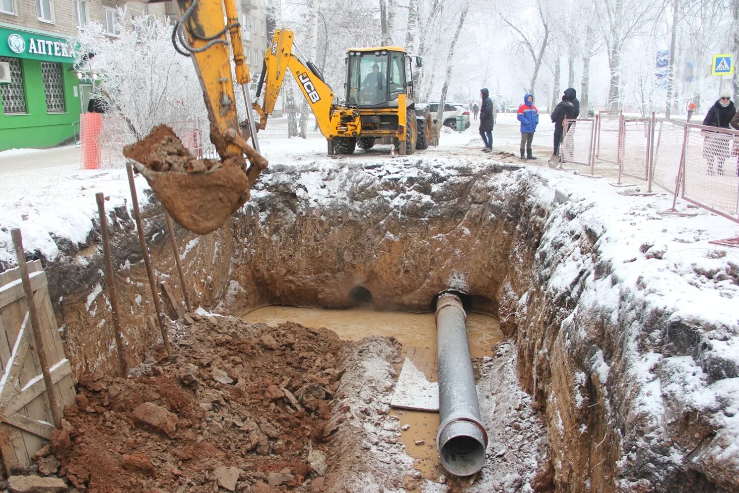 Строительство водовода. Волжские водоводы. Водозабор лабытнанги. Трубопровод в самаре. Авария на водоводе картинки.