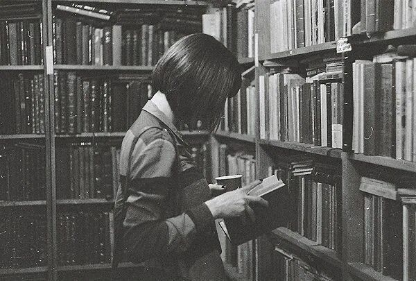 Книга была неинтересной. Скука книга. книги скучно. скучных книг не бывает. скучная книга.