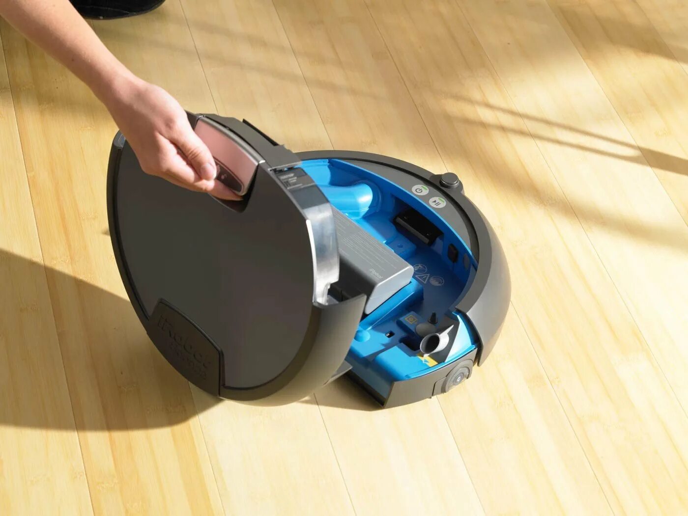 Можно ли добавлять моющее в робот пылесос. Робот-пылесос irobot scooba 390. scooba 390 - irobot scooba 390. моющий робот пылесос irobot scooba 390. робот-пылесос irobot scooba 340.