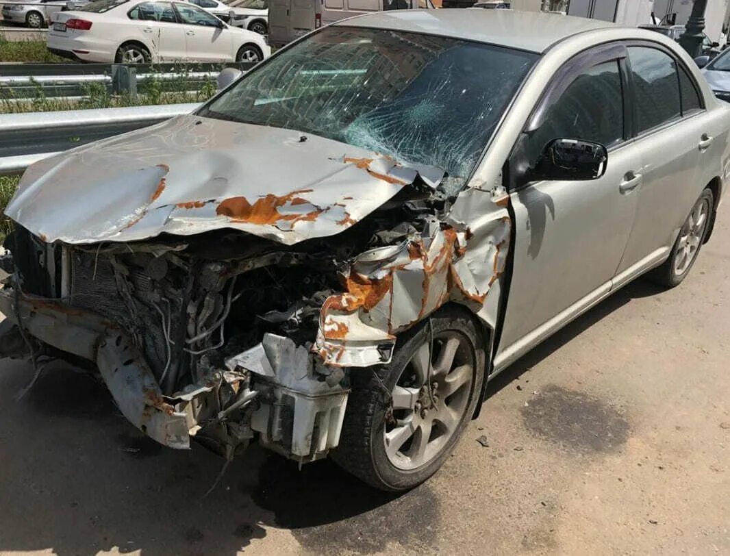 Авто с пробегом битые. Тойота авенсис 2008 битая. toyota avensis 2011 битый. битый тойота авенсис 2008. тойота авенсис 2003 битые аварийные.