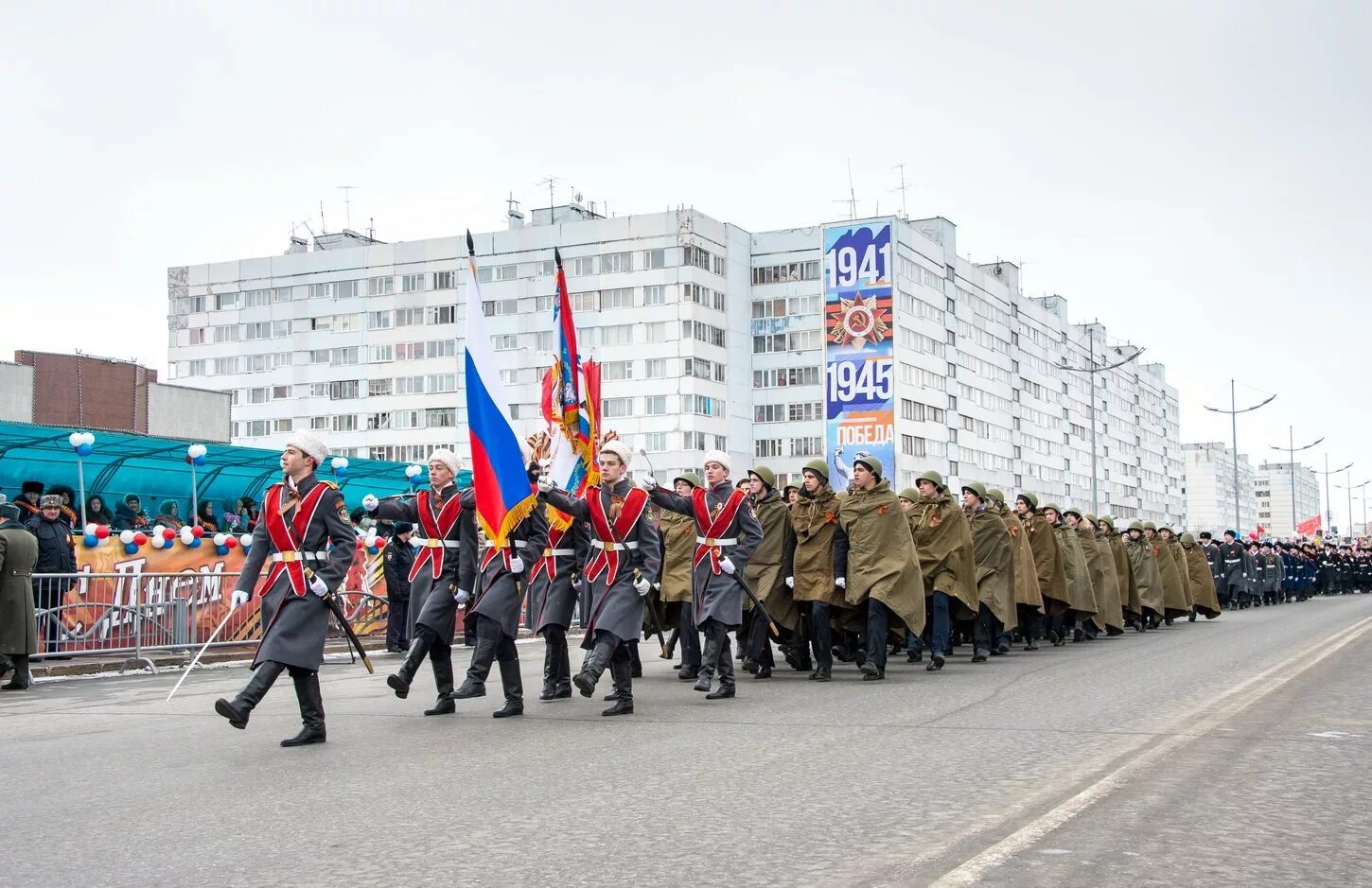 Новое в мае 2019. Парад новый Уренгой. 9 Мая новый Уренгой. Парад в новом Уренгое 2022. Площадь памяти города новый Уренгой.