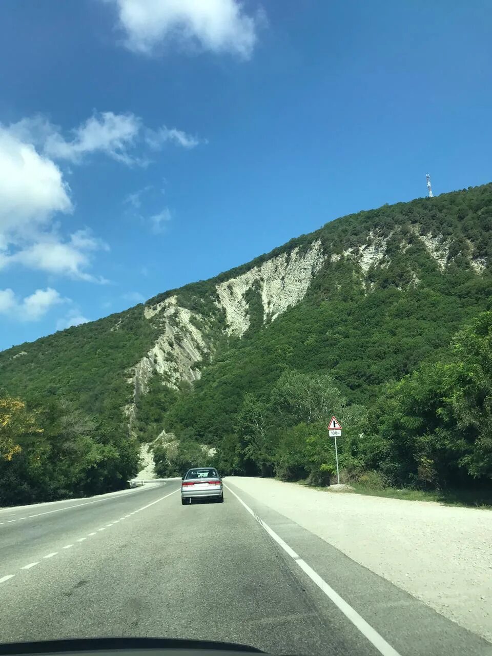 Кабардинка сухогруз рио маршрут. Кабардинка ехать на машине. Новороссийск кабардинка. Дорога в джубга лермонтово вид на горы. Дорога в сторону кабардинки.