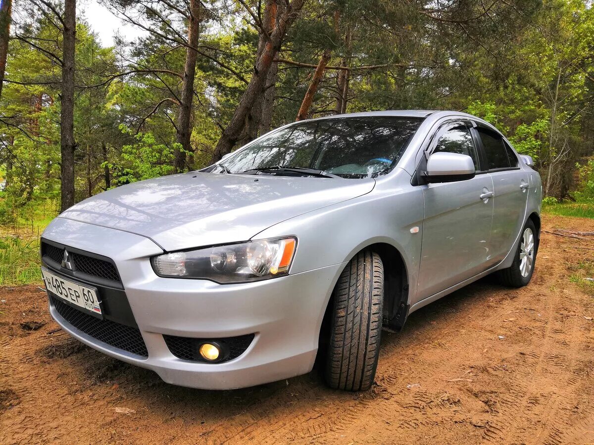 Mitsubishi Lancer 2010. Митсубиси ланцер 2010 год. Шевроле Лансер 10. Шевроле Лансер 2008. Митсубиси лансер 2010