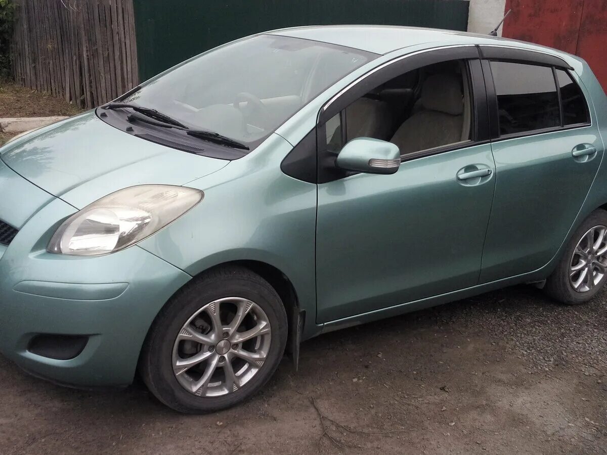 Toyota vitz 2009 года. Toyota витц 2009. Toyota vitz 2009 года. тойота витц 2009 серая. Toyota vitz 2009 трëх дверная.