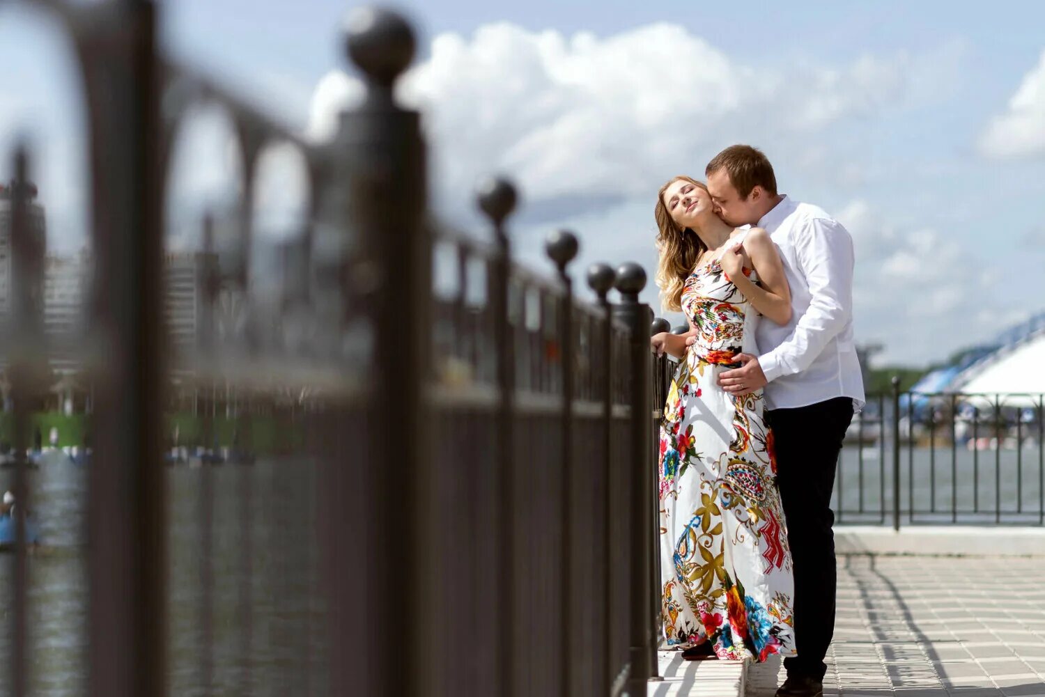 Love story Питер. Фотосессия на набережной. Love story фотосессия. Фотосессия лавстори в городе.