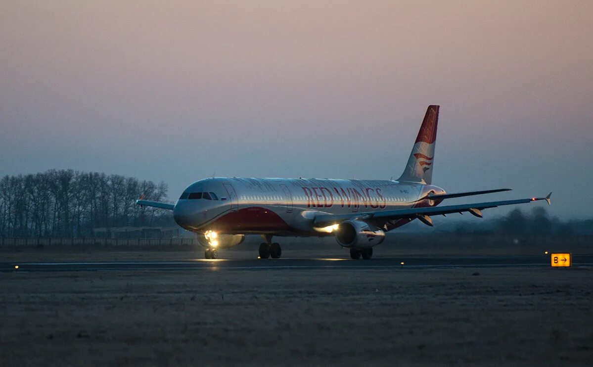 Полет на самолете челябинск. Самолет Норильск Челябинск. Самолет Новосибирск Норильск. Ред Вингс самолеты вылет. АК Россия самолет Норильск.