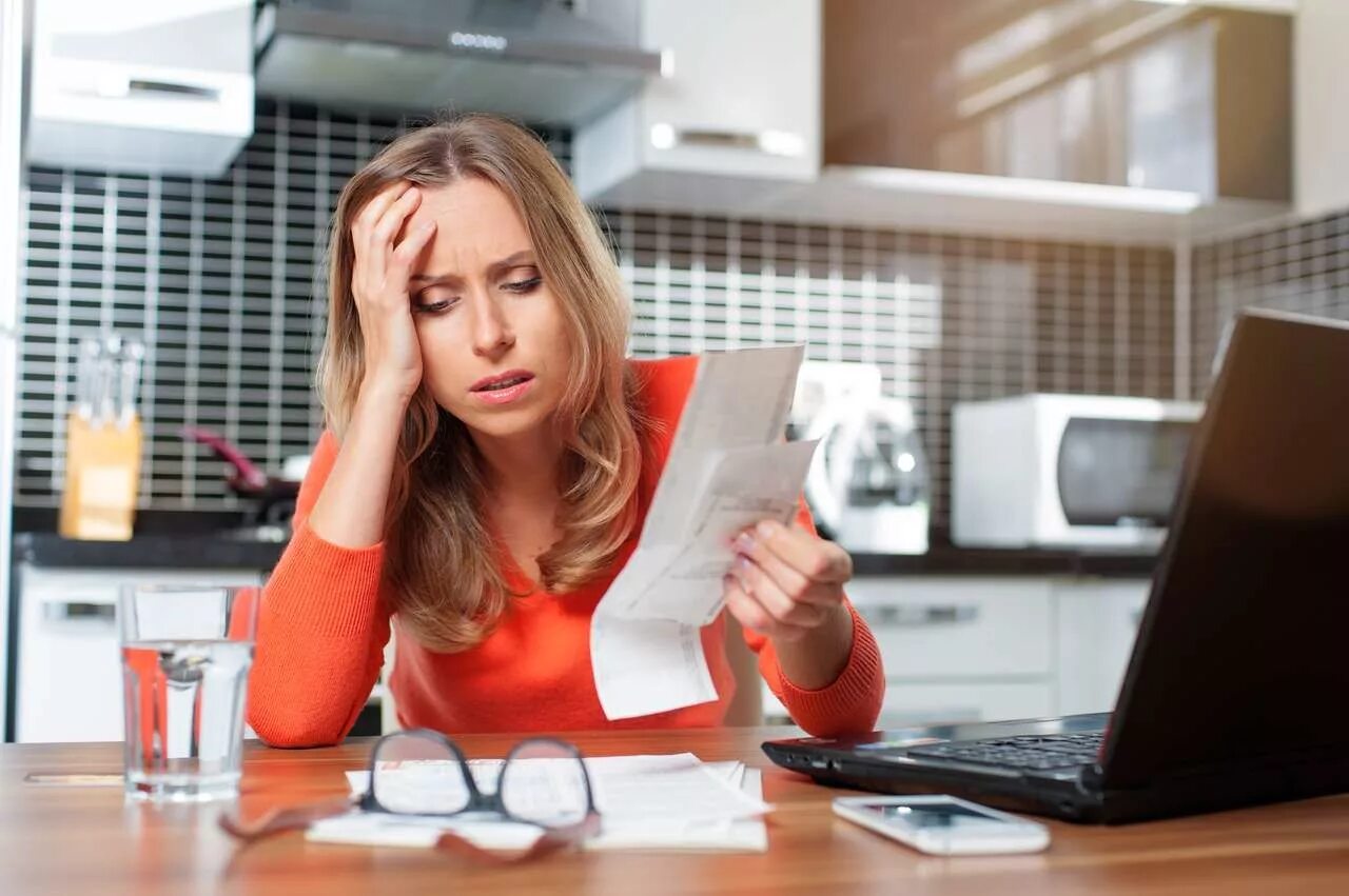 Финансовые проблемы. Financial stress. Financial stress. Финансовые проблемы. Человек в долгах.