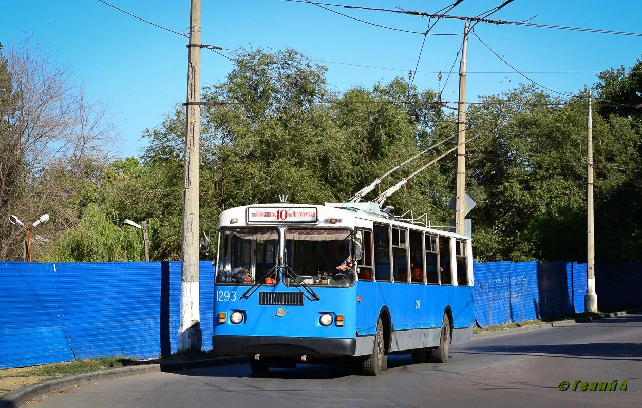 Т 10 троллейбус. ЗИУ-6-2м. ЗИУ 682г Волгоград. Волгоградский троллейбус ЗИУ 10. ЗИУ-6 автобус.