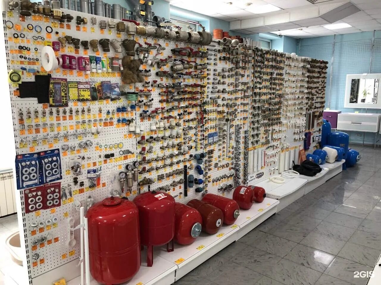 сантехник москва. слесарь сантехник. сантехника фотосток. сантехник центральный рынок. магазин на рынке тбилисская улица железнодорожная на рынке.