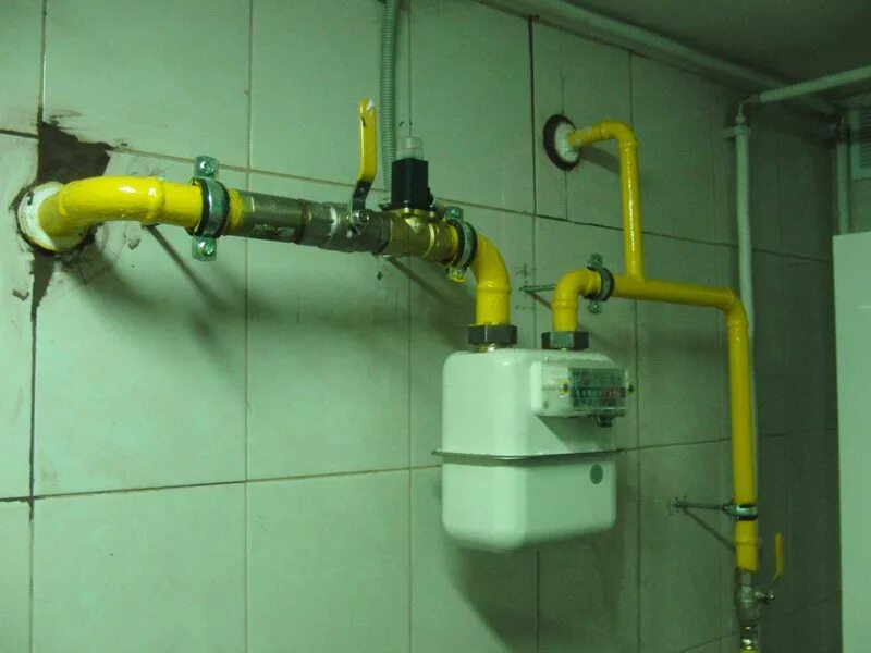 Газовые котельные в частном доме. Монтаж газопроводных труб. Опрессовка газопровода. Газовая труба. Трубы для газа в квартире.