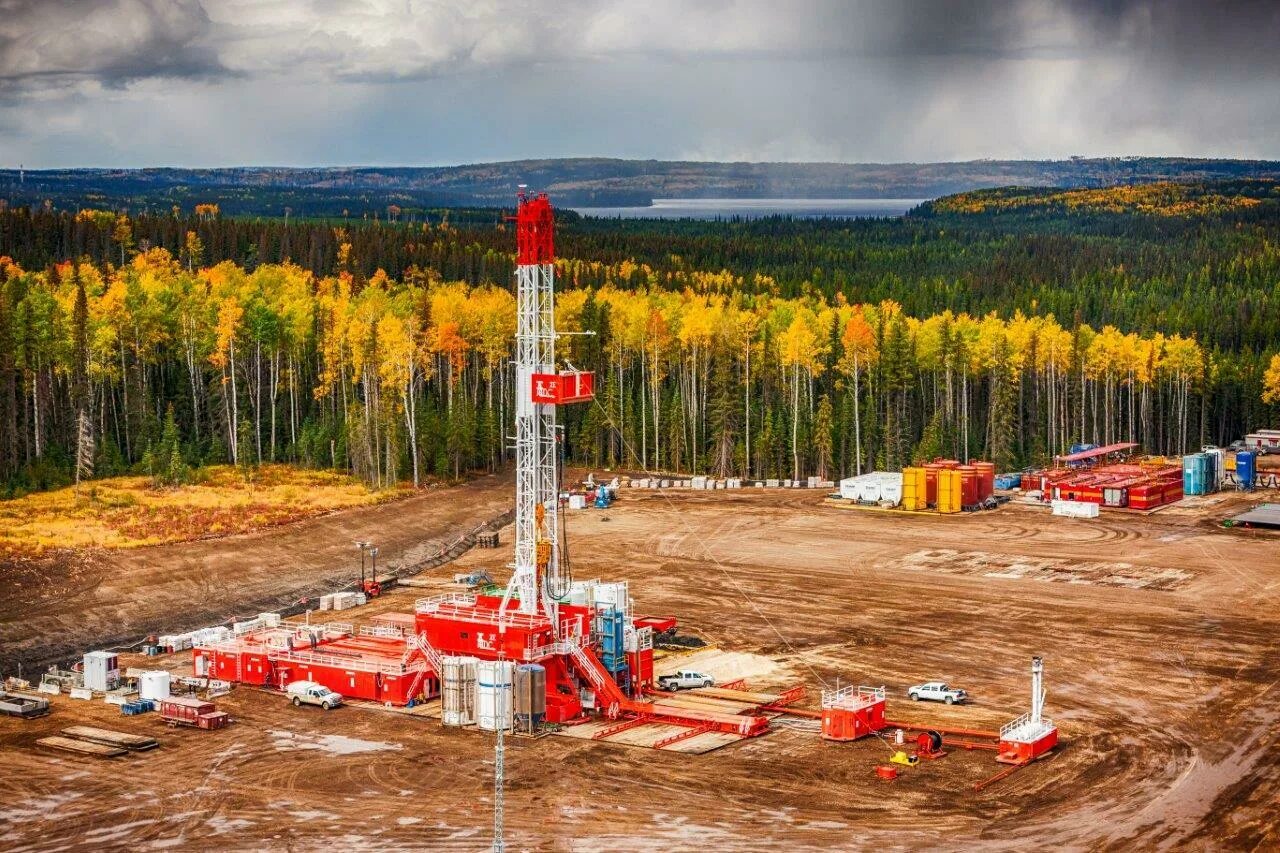 Ламбейшорское месторождение. ССК бурение нефть Куюмба. Буровой комплекс. Буровая вышка. Бурение эксплуатационных скважин