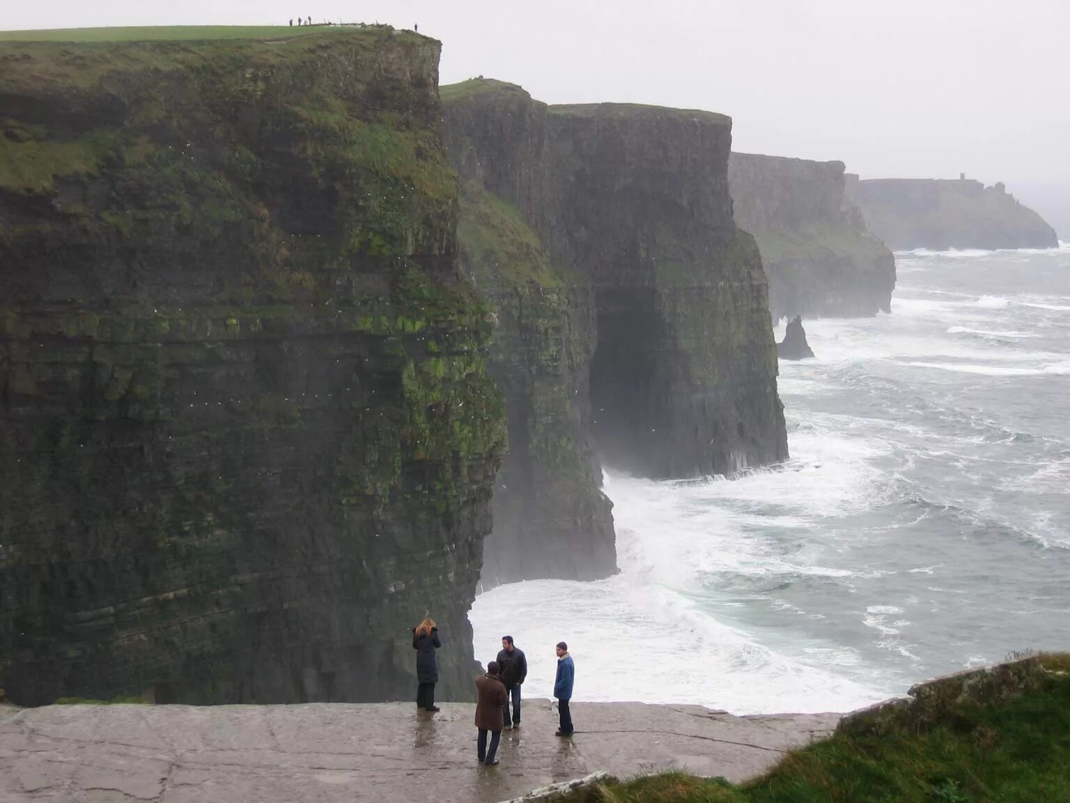 The cliff 4. Скалы мохер, графство Клэр, Ирландия. Утёсы мохер Ирландия. Cliffs of Moher Ирландия. Ирландия клифы мохер.
