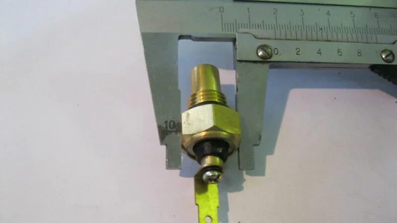 датчик температуры с резьбой м10х1. датчик включения муфты вентилятора jcb 3cx. датчик температуры трансмиссии. Toyota highlander 3 датчик температуры. датчик температуры масла volvo fh12.