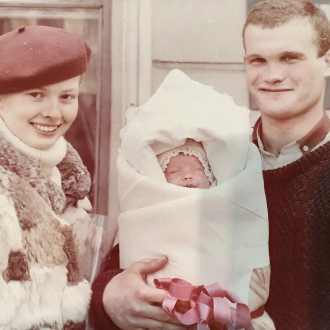 Марина федункив в детстве фото. Марина федункив в детстве. Жить с мужем в детстве. Марина хлебникова в детстве. Муж анжелики вольской.