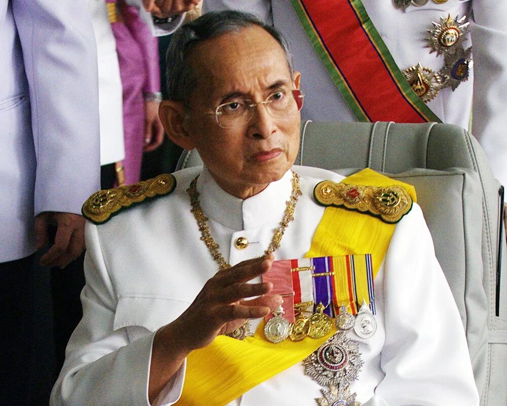 Глава государства является король. Король Таиланда — Пхумипо́н Адульяде́т. Рама 9 Король Тайланда. Пумипон Адульядет. Рама 4 Король Тайланда.